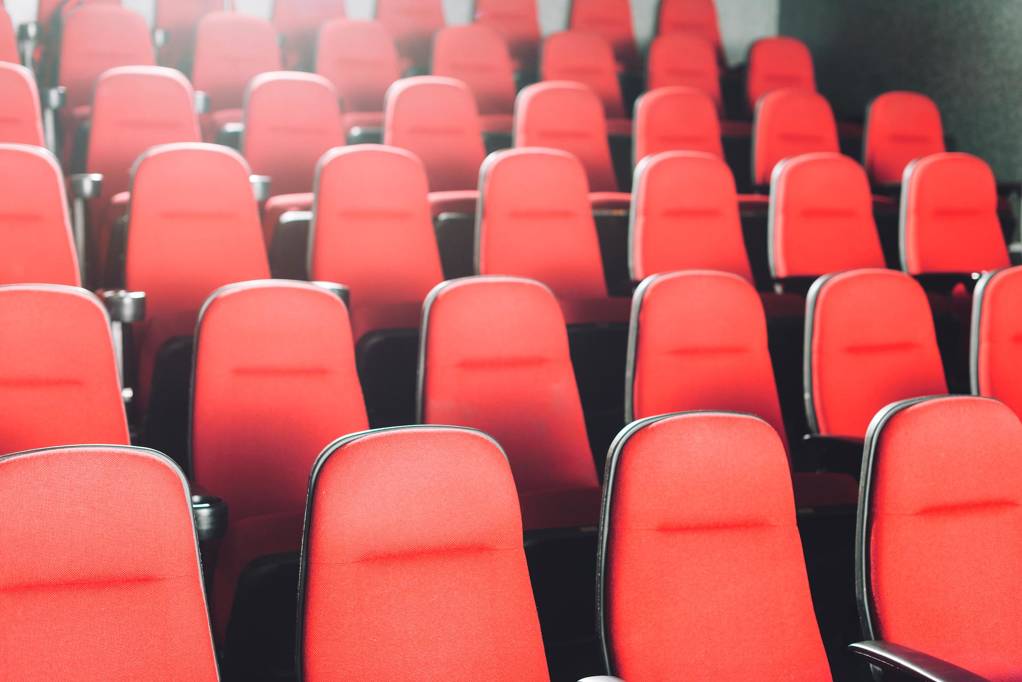Pagaments al web - c25ce-empty-cinema-seats-low.jpg